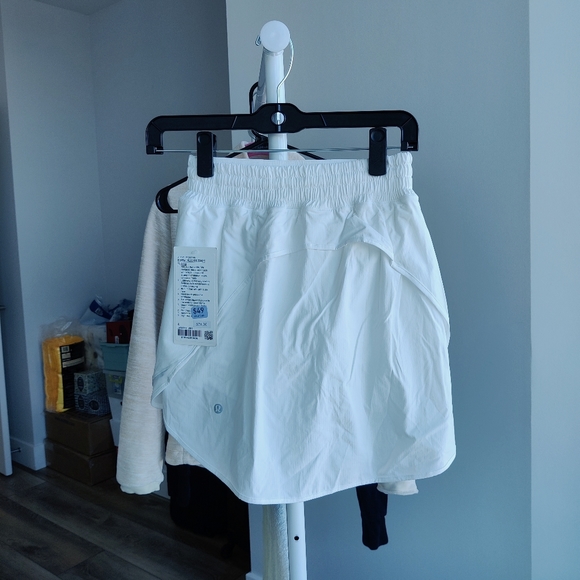 Lululemon hotty hot HR skirt long size 4 - Picture 3 of 4